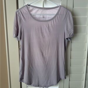 Lululemon Size 6 Women's Lavender T-shirt